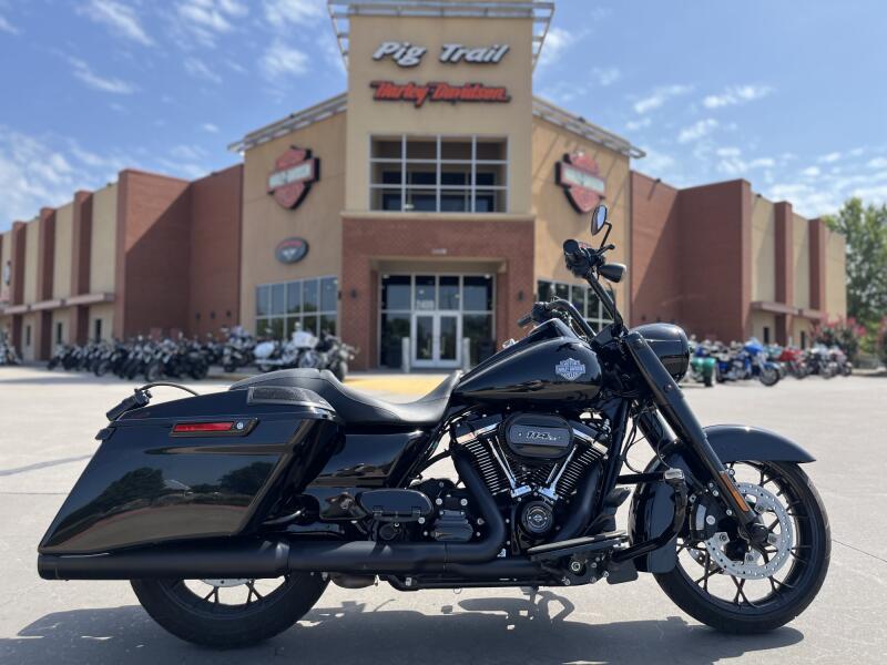 2022 Harley-Davidson® FLHRXS Road King® Special Vivid Black 660972