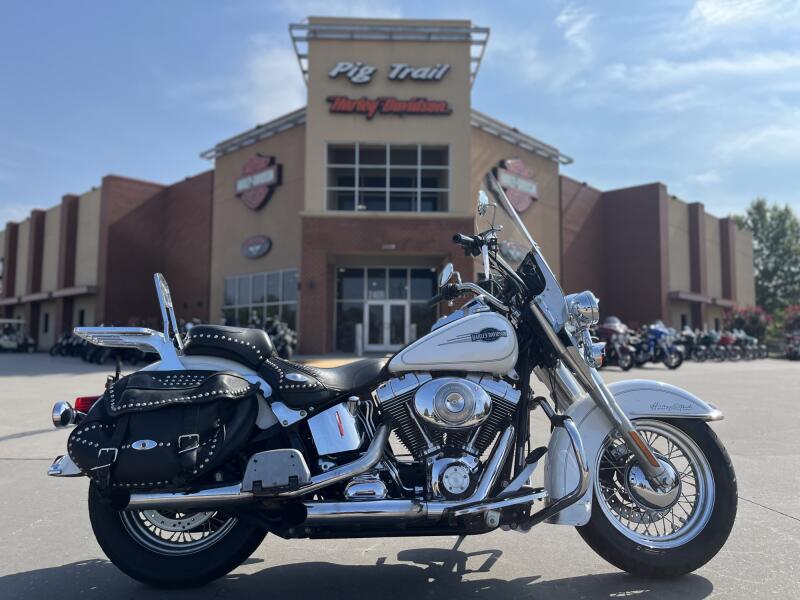 2006 Harley-Davidson® FLSTCI Heritage Softail® Classic 172 GLACIER WHITE 069048