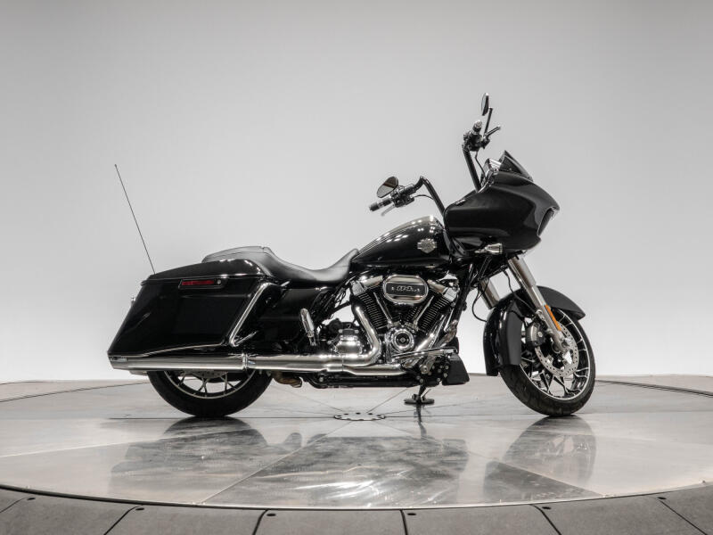 2023 HARLEY-DAVIDSON FLTRXS ROAD GLIDE SPECIAL in Vivid Black 