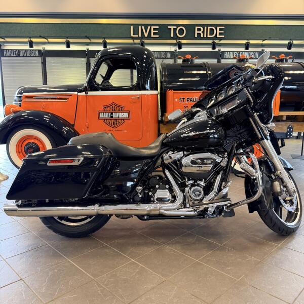 2017 Harley-Davidson Street Glide Special FLHXS