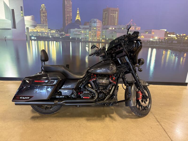 FLHXSE 2020 CVO™ Street Glide®