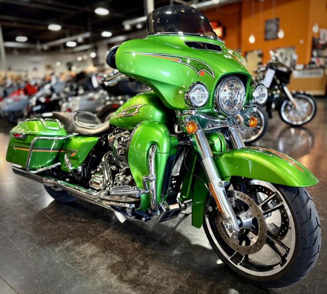 2015 Harley-Davidson® Street Glide® Custom Colour Radioactive Green