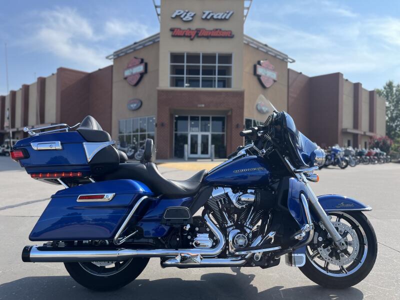 2015 Harley-Davidson® FLHTK Ultra Limited Superior Blue 696335