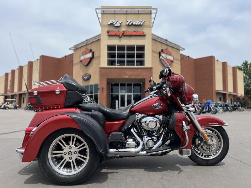 2013 Harley-Davidson® FLHTCUTG Tri Glide™ Ultra Classic® EMBR RED SUNGLO 854780