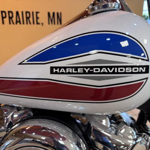 2026 Harley-Davidson® Super Glide® White Onyx Pearl thumb 3