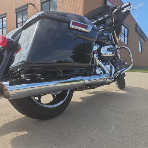 2023 Harley-Davidson® Street Glide® Vivid Black thumb 0