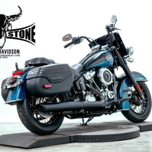 2026 Harley-Davidson® Heritage Classic Teal Thunder / Vivid Black Black Laced Wheels thumb 3