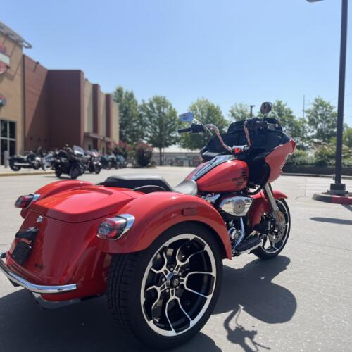 2026 Harley-Davidson® FLTRT Road Glide 3 Blood Orange thumb 2