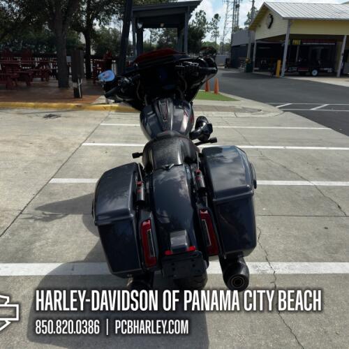 2026 Harley-Davidson® CVO Street Glide ST thumb 2