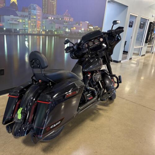 FLHXSE 2020 CVO™ Street Glide® thumb 0