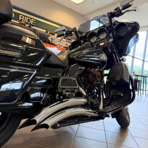 2011 Harley-Davidson Electra Glide Ultra Classic FLHTCU thumb 1
