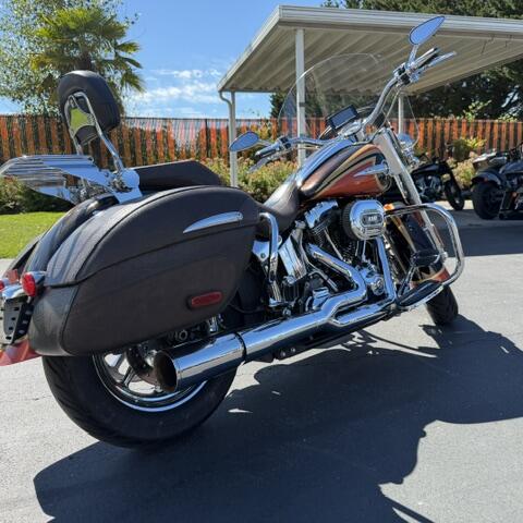 2014 Harley-Davidson® CVO™ Softail® Deluxe Maple Metallic and Atomic Orange with Airflow graphics thumb 2