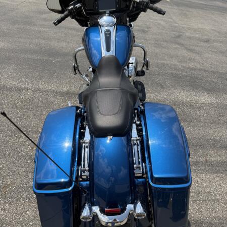 2018 Harley-Davidson® Street Glide® LGNDBLUSNGL/BLK thumb 1
