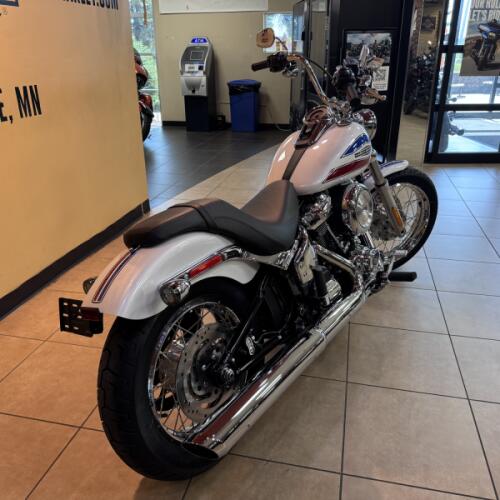 2026 Harley-Davidson® Super Glide® White Onyx Pearl thumb 0