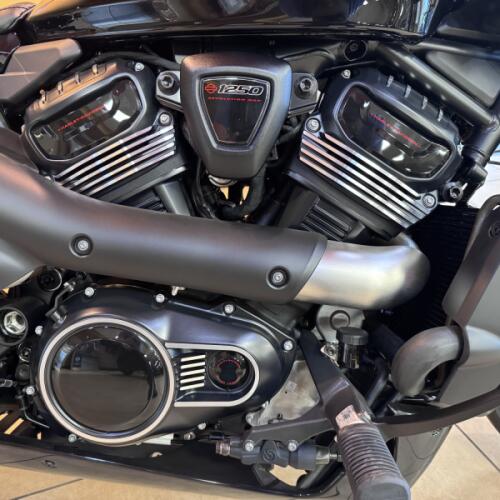 2026 Harley-Davidson® Sportster® S Vivid Black Black Trim thumb 2