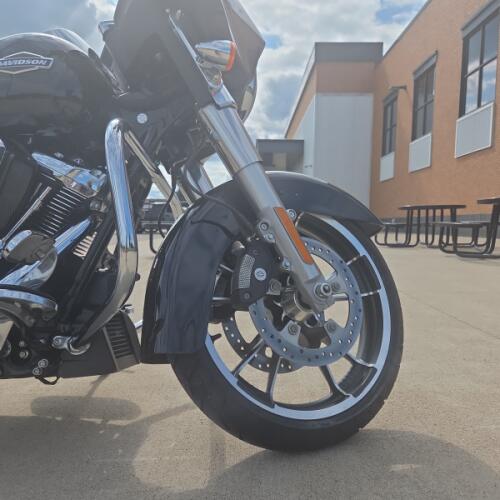2023 Harley-Davidson® Street Glide® Vivid Black thumb 2