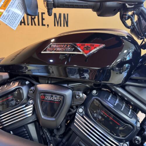 2026 Harley-Davidson® Sportster® S Vivid Black Black Trim thumb 3