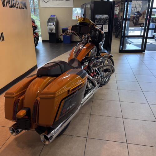 2026 Harley-Davidson® CVO Street Glide Torched Orange CVO Tri-Tone thumb 0
