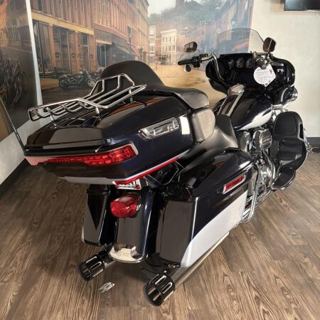 2019 Harley-Davidson® Electra Glide® Ultra Classic® Midnight Blue/Barracuda Silver thumb 1