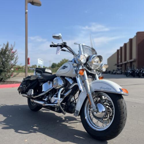 2006 Harley-Davidson® FLSTCI Heritage Softail® Classic 172 GLACIER WHITE 069048 thumb 3