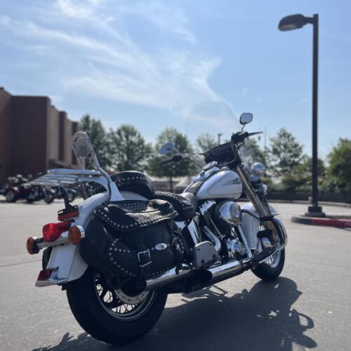 2006 Harley-Davidson® FLSTCI Heritage Softail® Classic 172 GLACIER WHITE 069048 thumb 2