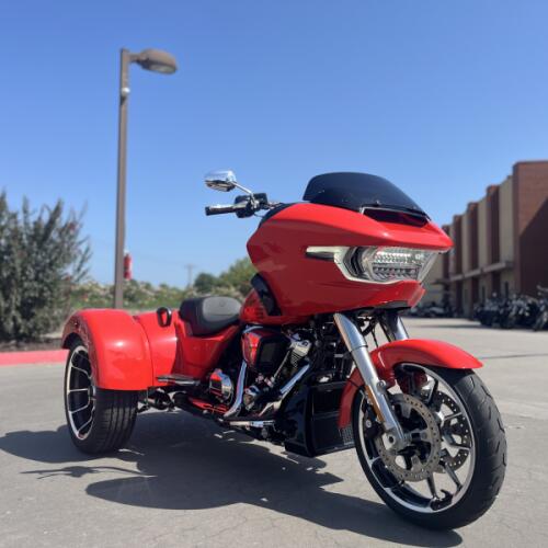 2026 Harley-Davidson® FLTRT Road Glide 3 Blood Orange thumb 3