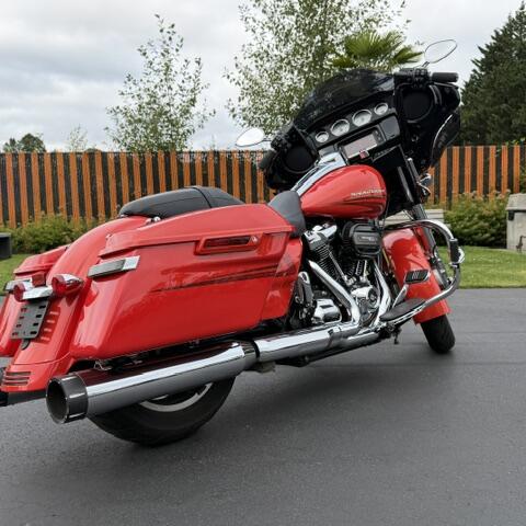2017 Harley-Davidson® Street Glide® Special Custom Colour Laguna Orange thumb 0