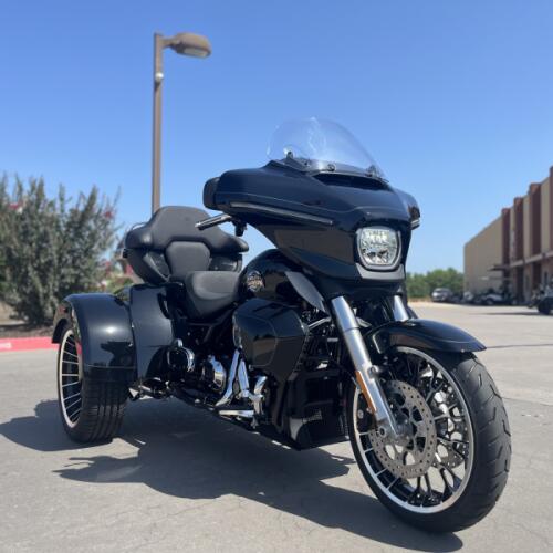 2026 Harley-Davidson® FLHLT Street Glide 3 Limited Olive Steel Metallic thumb 3