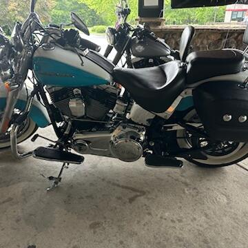 2016 Harley-Davidson® Softail® Deluxe Two-Tone Crushed Ice Pearl/Frosted Teal Pearl thumb 3