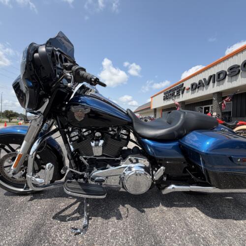 2018 Harley-Davidson® Street Glide® LGNDBLUSNGL/BLK thumb 3