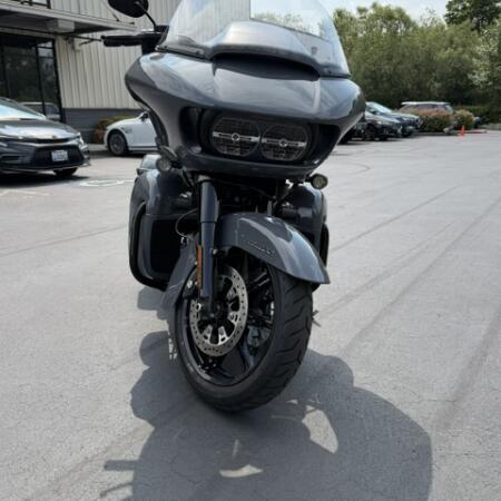 2022 Harley-Davidson® Road Glide® Limited Gunship Grey - Black Finish thumb 3