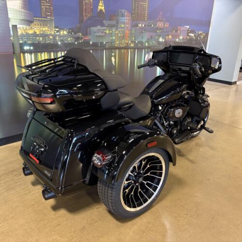 2026 Harley-Davidson® Street Glide 3 Limited FLHLT thumb 0