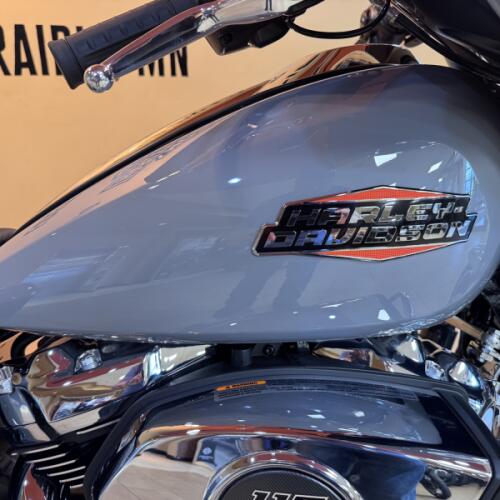 2026 Harley-Davidson® Street Glide® Dark Billiard Gray Chrome Trim thumb 3