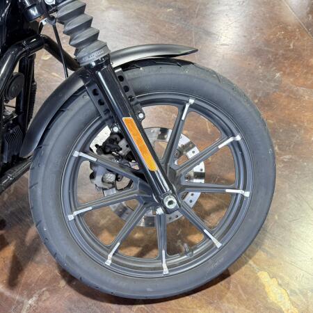 2022 Harley-Davidson® Iron 883™ thumb 2