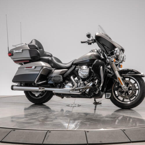 2016 HARLEY-DAVIDSON FLHTK LIMITED in Brilliant Silver/Vivid Black thumb 3