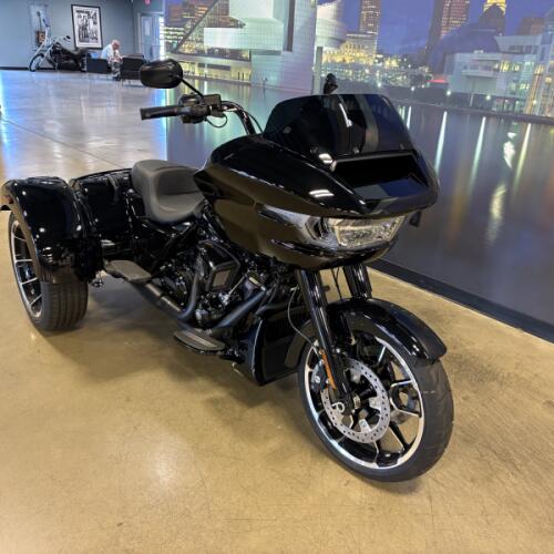 FLTRT 2026 Road Glide 3 thumb 1