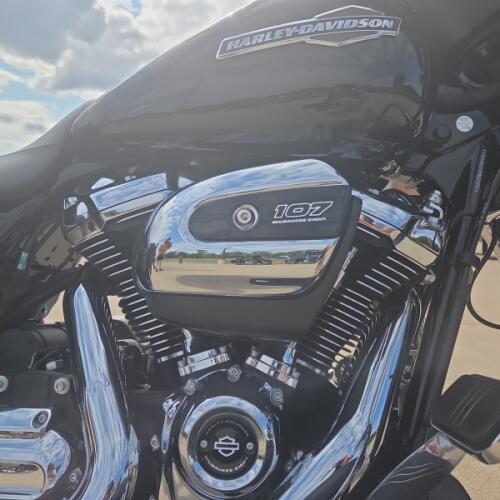 2023 Harley-Davidson® Street Glide® Vivid Black thumb 3