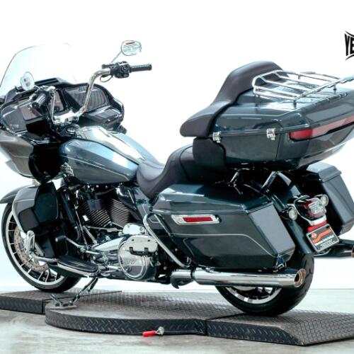 2026 Harley-Davidson® Road Glide Limited Iron Horse Metallic Chrome Trim thumb 1