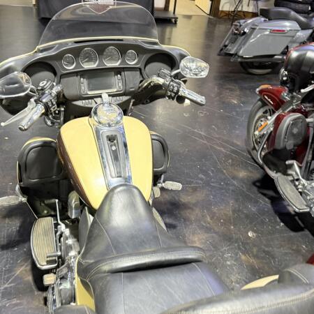2014 Harley-Davidson® Tri Glide® Ultra thumb 2