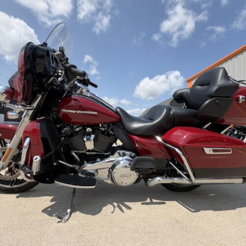 2021 Harley-Davidson® Ultra Limited Billiard Red/Vivid Black thumb 2