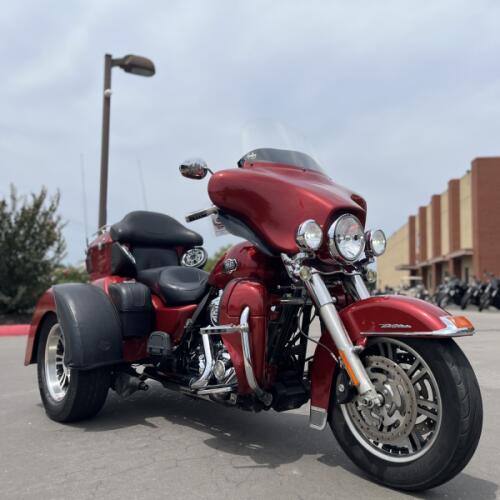 2013 Harley-Davidson® FLHTCUTG Tri Glide™ Ultra Classic® EMBR RED SUNGLO 854780 thumb 3