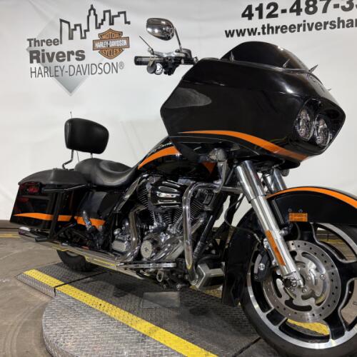 2011 Harley-Davidson® Road Glide® Custom Vivid Black Custom Orange Stripe thumb 2