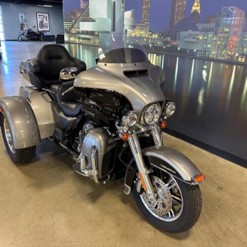 flhtcutg 2016 Tri Glide® Ultra thumb 1