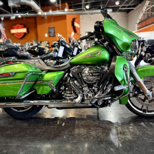 2015 Harley-Davidson® Street Glide® Custom Colour Radioactive Green thumb 3