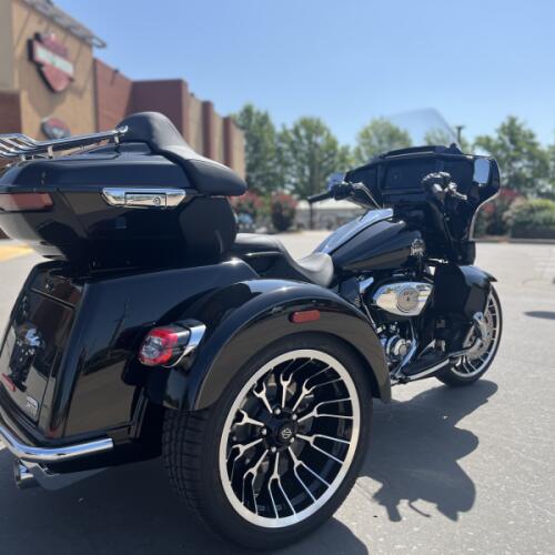2026 Harley-Davidson® FLHLT Street Glide 3 Limited Olive Steel Metallic thumb 2