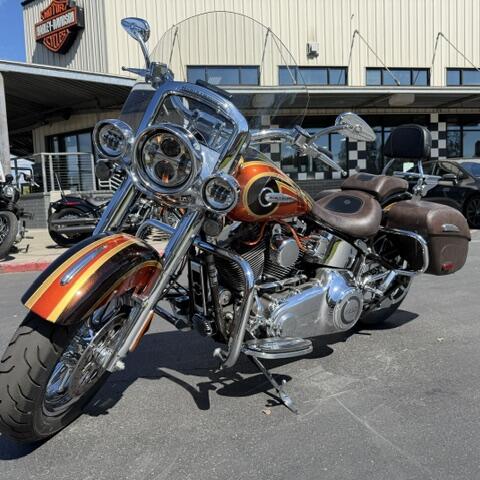 2014 Harley-Davidson® CVO™ Softail® Deluxe Maple Metallic and Atomic Orange with Airflow graphics thumb 1