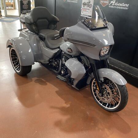 2026 Harley-Davidson® Street Glide 3 Limited FLHLT thumb 3