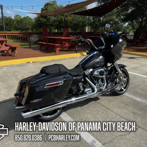 2026 Harley-Davidson® Road Glide® thumb 3