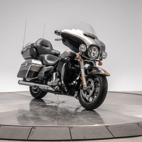 2016 HARLEY-DAVIDSON FLHTK LIMITED in Brilliant Silver/Vivid Black thumb 2