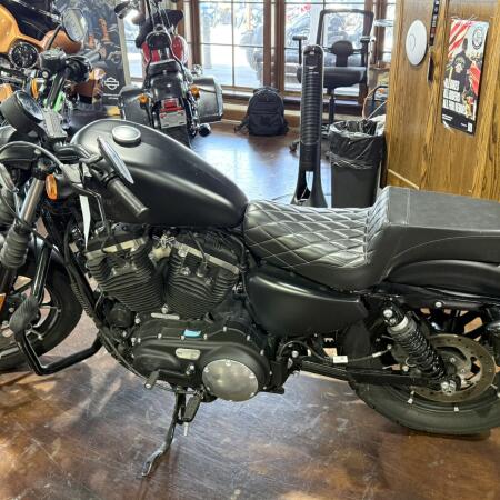 2022 Harley-Davidson® Iron 883™ thumb 3